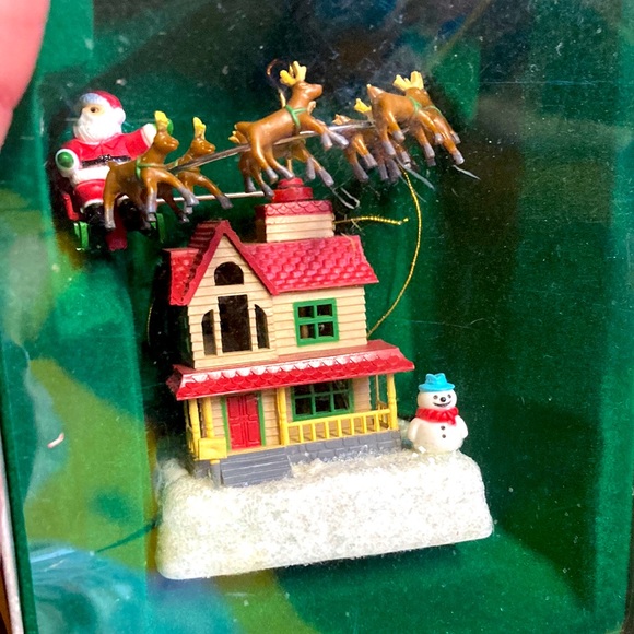 Enesco Holiday Vintage Enesco Up On The Housetop Christmas Ornament